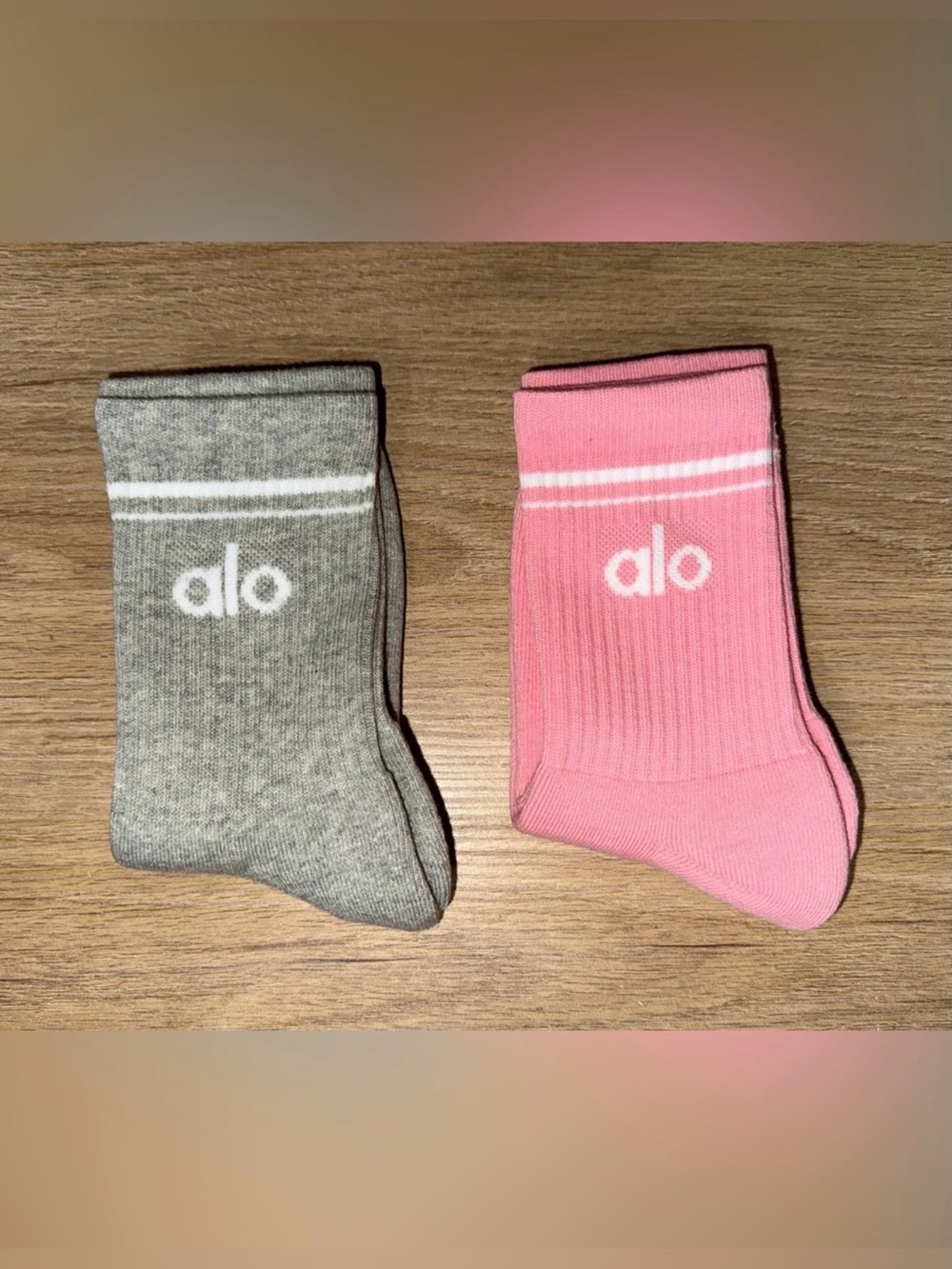 NEW ALO Yoga Women’s Crew Socks. Size Medium. Pack of 2. - Picture 3 of 4